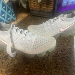 Nike Vapor Max Women’s sz 8 in EUC - grey w/pink and floral print.